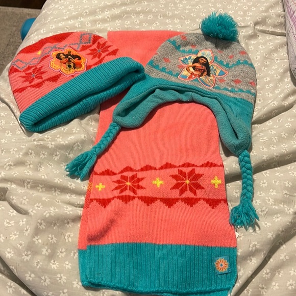 Hat and scarf set